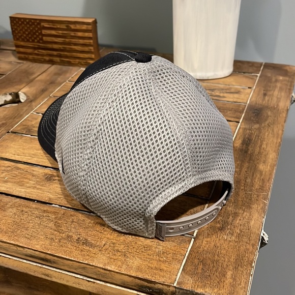 New York Yankees 9FORTY Adjustable Hat - Like New! - Picture 2 of 4